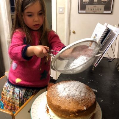 Mila cake making